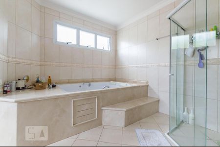 Casa de condomínio para alugar com 495m², 4 quartos e 4 vagasBanheiro da suíte 4