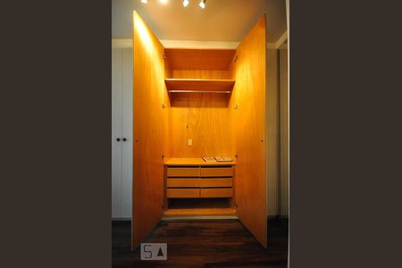 Apartamento à venda com 70m², 1 quarto e 2 vagasarmário da suíte 