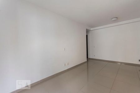 Sala de apartamento para alugar com 3 quartos, 82m² em Vila Suzana, São Paulo