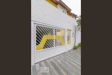 Casa à venda com 300m², 4 quartos e 2 vagas Casa à venda com 300m², 4 quartos e 2 vagasFachada