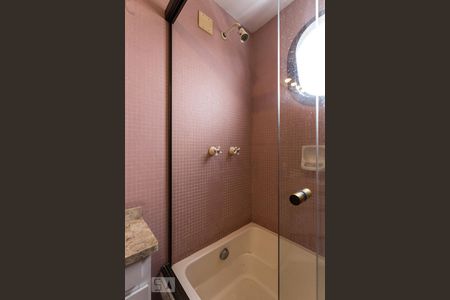 Apartamento à venda com 200m², 4 quartos e 2 vagas Apartamento à venda com 200m², 4 quartos e 2 vagasBanheiro da suíte 1