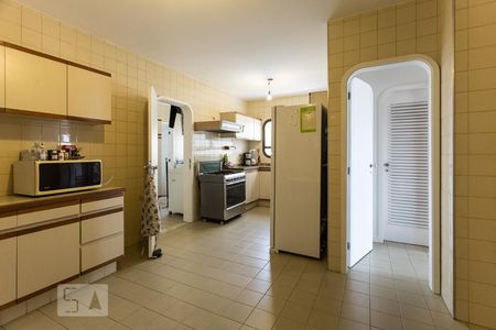 Apartamento à venda com 200m², 4 quartos e 2 vagas Apartamento à venda com 200m², 4 quartos e 2 vagasCozinha