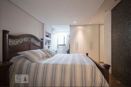 Apartamento à venda com 270m², 4 quartos e 4 vagas Apartamento à venda com 270m², 4 quartos e 4 vagasSuíte