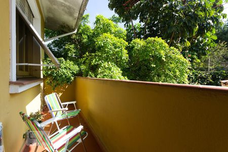 Casa à venda com 350m², 6 quartos e 4 vagas Casa à venda com 350m², 6 quartos e 4 vagasVaranda da Suíte