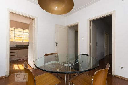 Casa à venda com 350m², 6 quartos e 4 vagas Casa à venda com 350m², 6 quartos e 4 vagasSala de Jantar