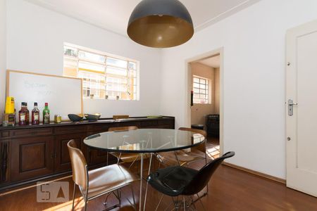 Casa à venda com 350m², 6 quartos e 4 vagas Casa à venda com 350m², 6 quartos e 4 vagasSala de Jantar