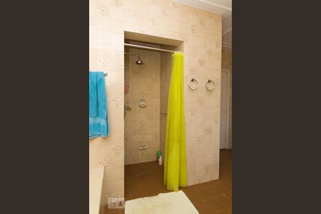 Casa à venda com 350m², 6 quartos e 4 vagas Casa à venda com 350m², 6 quartos e 4 vagasBanheiro da Suíte