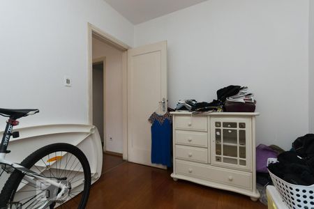 Casa à venda com 350m², 6 quartos e 4 vagas Casa à venda com 350m², 6 quartos e 4 vagasSala