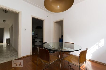 Casa à venda com 350m², 6 quartos e 4 vagas Casa à venda com 350m², 6 quartos e 4 vagasSala de Jantar