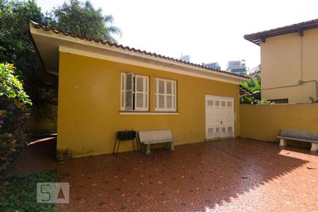 Casa à venda com 350m², 6 quartos e 4 vagas Casa à venda com 350m², 6 quartos e 4 vagasEdícula