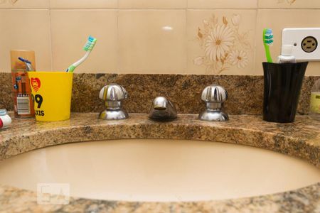 Casa à venda com 350m², 6 quartos e 4 vagas Casa à venda com 350m², 6 quartos e 4 vagasDetalhe do Banheiro