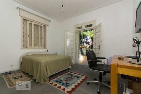 Casa à venda com 350m², 6 quartos e 4 vagas Casa à venda com 350m², 6 quartos e 4 vagasQuarto 1