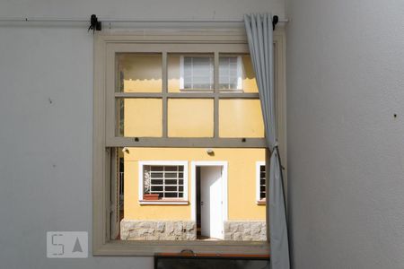 Casa à venda com 350m², 6 quartos e 4 vagas Casa à venda com 350m², 6 quartos e 4 vagasJanela do Quarto 2 da Edícula