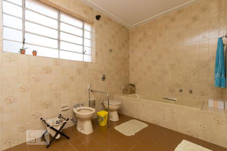 Casa à venda com 350m², 6 quartos e 4 vagas Casa à venda com 350m², 6 quartos e 4 vagasBanheiro da Suíte