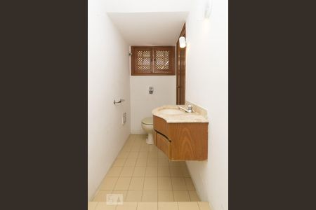 Casa à venda com 350m², 6 quartos e 4 vagas Casa à venda com 350m², 6 quartos e 4 vagasLavabo