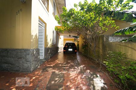 Casa à venda com 350m², 6 quartos e 4 vagas Casa à venda com 350m², 6 quartos e 4 vagasGaragem