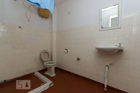 Casa à venda com 350m², 6 quartos e 4 vagas Casa à venda com 350m², 6 quartos e 4 vagasBanheiro da Edícula