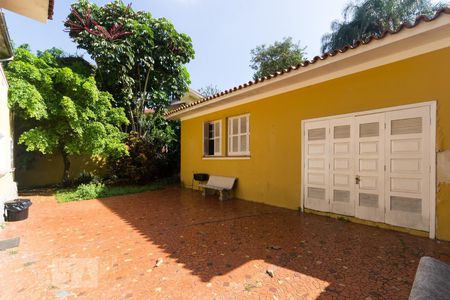 Casa à venda com 350m², 6 quartos e 4 vagas Casa à venda com 350m², 6 quartos e 4 vagasEdícula