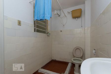 Casa à venda com 350m², 6 quartos e 4 vagas Casa à venda com 350m², 6 quartos e 4 vagasBanheiro da Edícula