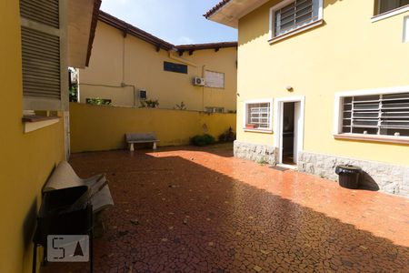 Casa à venda com 350m², 6 quartos e 4 vagas Casa à venda com 350m², 6 quartos e 4 vagasQuintal