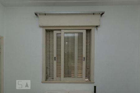 Casa à venda com 350m², 6 quartos e 4 vagas Casa à venda com 350m², 6 quartos e 4 vagasJanela do Quarto 1