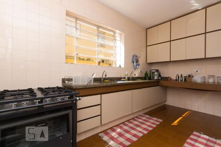 Casa à venda com 350m², 6 quartos e 4 vagas Casa à venda com 350m², 6 quartos e 4 vagasCozinha