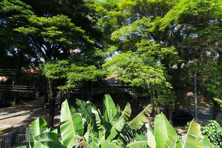 Casa à venda com 350m², 6 quartos e 4 vagas Casa à venda com 350m², 6 quartos e 4 vagasVista da Varanda do Quarto 1 e Quarto 2