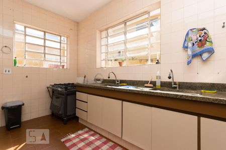 Casa à venda com 350m², 6 quartos e 4 vagas Casa à venda com 350m², 6 quartos e 4 vagasCozinha