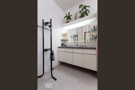 Apartamento à venda com 198m², 3 quartos e 2 vagasBanheiro Suíte