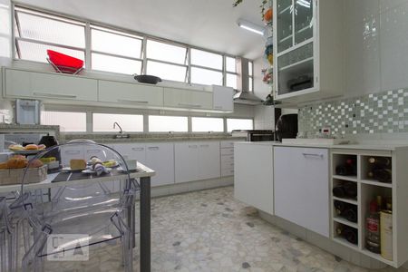 Apartamento à venda com 198m², 3 quartos e 2 vagasCozinha