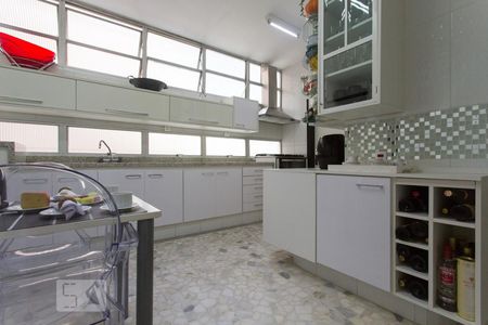 Apartamento à venda com 198m², 3 quartos e 2 vagasCozinha