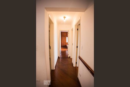 Corredor de apartamento para alugar com 3 quartos, 140m² em Saúde, São Paulo