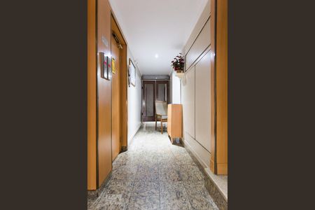 Apartamento à venda com 75m², 2 quartos e 1 vaga Apartamento à venda com 75m², 2 quartos e 1 vagaHall