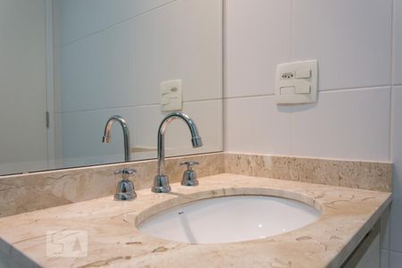 Banheiro de apartamento para alugar com 2 quartos, 55m² em Bela Vista, São Paulo