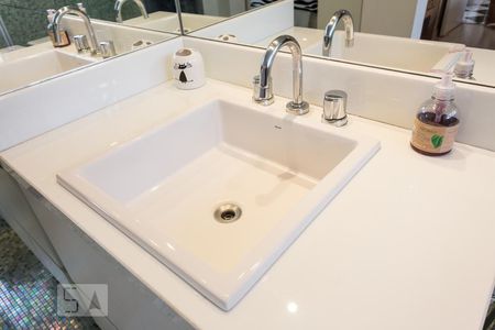 Apartamento para alugar com 75m², 2 quartos e 2 vagasBanheiro da suíte