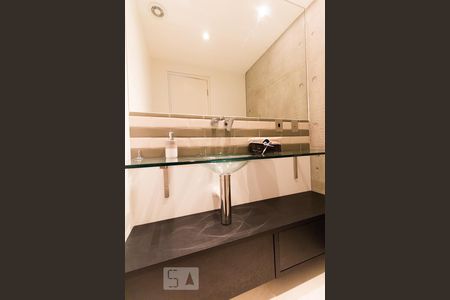 Lavabo de apartamento para alugar com 1 quarto, 74m² em Santo Amaro, São Paulo