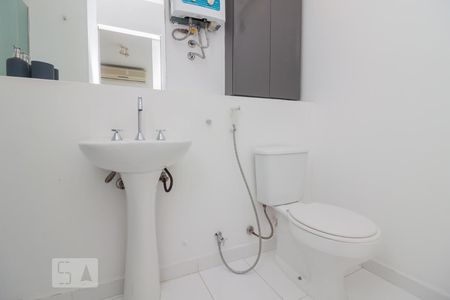 Banheiro de apartamento à venda com 1 quarto, 55m² em Real Parque, São Paulo