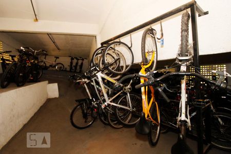 Bicicletário. de apartamento à venda com 2 quartos, 76m² em Laranjeiras, Rio de Janeiro