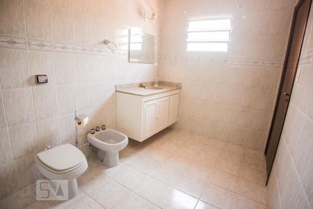 Casa à venda com 174m², 3 quartos e 3 vagas Casa à venda com 174m², 3 quartos e 3 vagasBanheiro Suíte