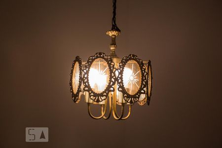 Casa à venda com 174m², 3 quartos e 3 vagas Casa à venda com 174m², 3 quartos e 3 vagasEscada