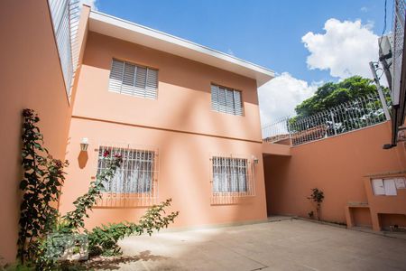Casa à venda com 174m², 3 quartos e 3 vagas Casa à venda com 174m², 3 quartos e 3 vagasFachada