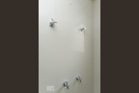 Apartamento à venda com 80m², 2 quartos e 2 vagasDetalhe do Banheiro da Suíte 1