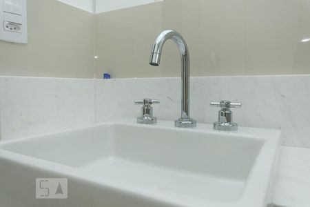 Apartamento à venda com 80m², 2 quartos e 2 vagasDetalhe do Banheiro da Suíte 1