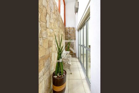 Casa de condomínio à venda com 175m², 5 quartos e 3 vagas Casa de condomínio à venda com 175m², 5 quartos e 3 vagasSala