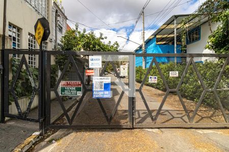 Casa de condomínio à venda com 175m², 5 quartos e 3 vagas Casa de condomínio à venda com 175m², 5 quartos e 3 vagasEntrada