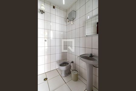 Casa de condomínio à venda com 175m², 5 quartos e 3 vagas Casa de condomínio à venda com 175m², 5 quartos e 3 vagasBanheiro 03 de Serviço