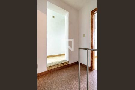 Casa de condomínio à venda com 175m², 5 quartos e 3 vagas Casa de condomínio à venda com 175m², 5 quartos e 3 vagasHall Terceiro Andar