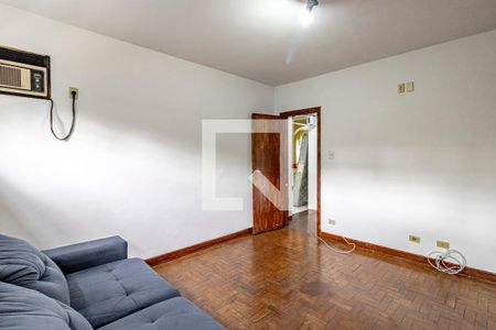 Casa de condomínio à venda com 175m², 5 quartos e 3 vagas Casa de condomínio à venda com 175m², 5 quartos e 3 vagasQuarto 01 Segundo Andar
