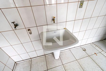 Casa de condomínio à venda com 175m², 5 quartos e 3 vagas Casa de condomínio à venda com 175m², 5 quartos e 3 vagasÁrea de Serviço - Tanque