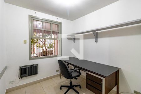 Casa de condomínio à venda com 175m², 5 quartos e 3 vagas Casa de condomínio à venda com 175m², 5 quartos e 3 vagasQuarto 02 Segundo Andar